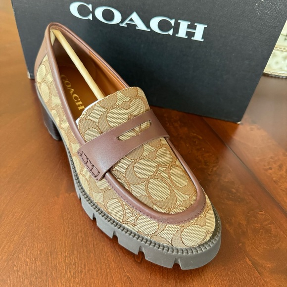 COACH Colleen Loafer In Signature
Jacquard size 9. - Picture 9 of 12